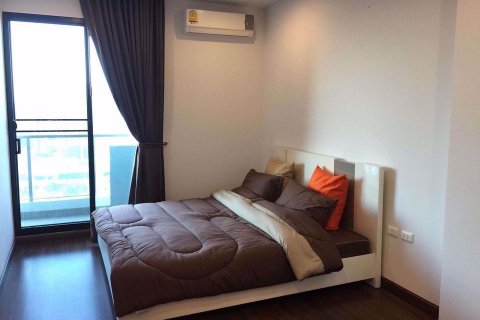 Condominio de 1 dormitorio en Huai Khwang, Bangkok, Tailandia № 76046 - foto 4