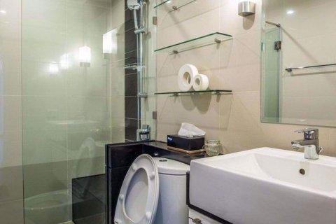 Condominio de 1 dormitorio en Huai Khwang, Bangkok, Tailandia № 76046 - foto 5