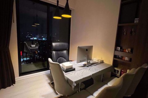 Condominio de 2 dormitorios en Huai Khwang, Bangkok, Tailandia № 76048 - foto 3