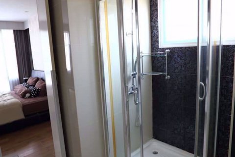 Condominio de 2 dormitorios en Phra Khanong, Bangkok, Tailandia № 76232 - foto 14