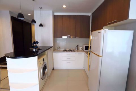Condominio de 2 dormitorios en Phra Khanong, Bangkok, Tailandia № 76232 - foto 5