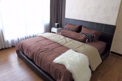 Condominio de 2 dormitorios en Phra Khanong, Bangkok, Tailandia № 76232 - foto 6