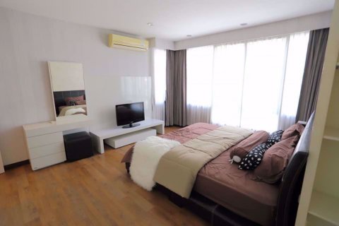 Condominio de 2 dormitorios en Phra Khanong, Bangkok, Tailandia № 76232 - foto 8