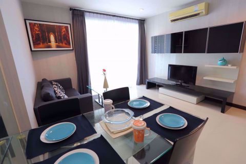Condominio de 2 dormitorios en Phra Khanong, Bangkok, Tailandia № 76232 - foto 2