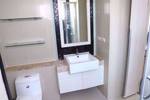 Condominio de 2 dormitorios en Phra Khanong, Bangkok, Tailandia № 76232 - foto 13