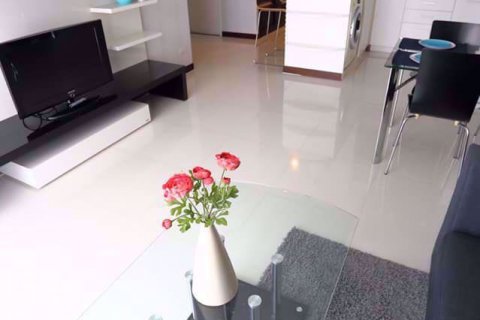 Condominio de 2 dormitorios en Phra Khanong, Bangkok, Tailandia № 76232 - foto 3