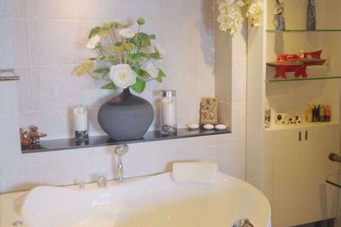 Condo in Bang Rak, Bangkok, Thailand, 1 bedroom  № 76211 - photo 14