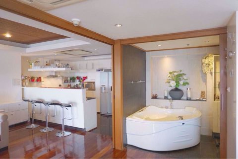 Condo in Bang Rak, Bangkok, Thailand, 1 bedroom  № 76211 - photo 16