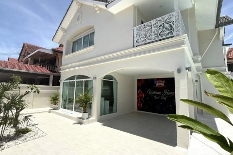 Casa de 5 dormitorios en Chon Buri, Tailandia № 133106 - foto 3