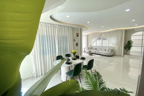 Casa de 5 dormitorios en Chon Buri, Tailandia № 133106 - foto 6