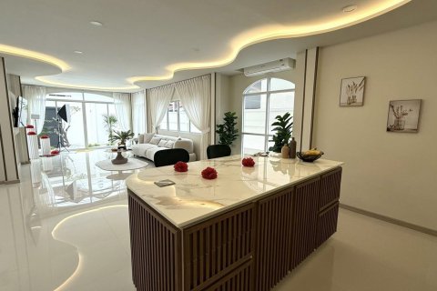 Casa de 5 dormitorios en Chon Buri, Tailandia № 133106 - foto 9