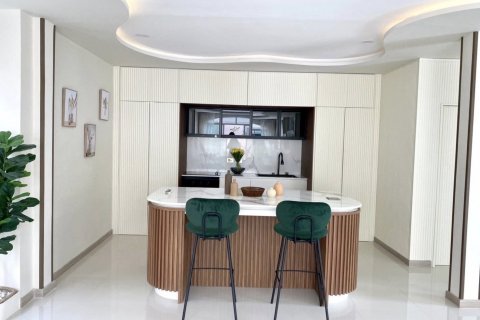 Casa de 5 dormitorios en Chon Buri, Tailandia № 133106 - foto 11