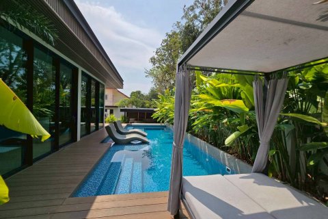 Casa de 4 dormitorios en Pattaya, Tailandia № 133108 - foto 3