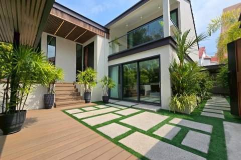 Casa de 4 dormitorios en Pattaya, Tailandia № 133108 - foto 9