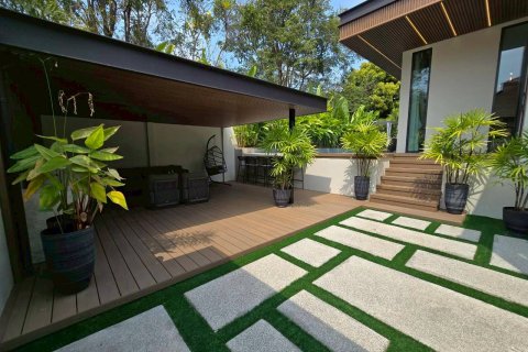 Casa de 4 dormitorios en Pattaya, Tailandia № 133108 - foto 14