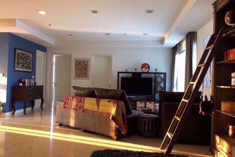 Condominio de 3 dormitorios en Khlong Toei, Bangkok, Tailandia № 76603 - foto 4