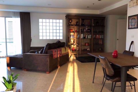 Condo in Khlong Toei, Bangkok, Thailand, 3 bedrooms  № 76603