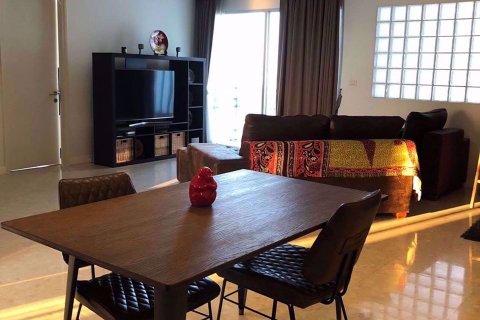 Condominio de 3 dormitorios en Khlong Toei, Bangkok, Tailandia № 76603 - foto 5