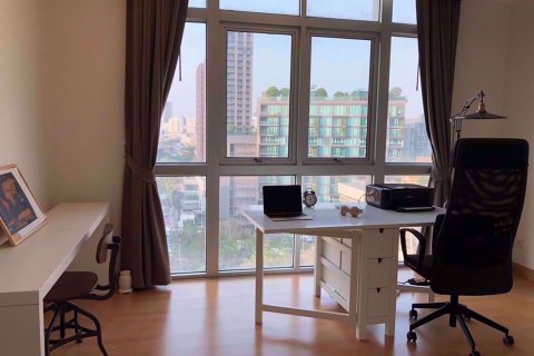 Condominio de 3 dormitorios en Khlong Toei, Bangkok, Tailandia № 76603 - foto 15