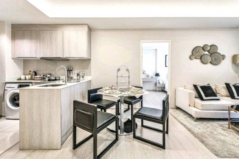 Condominio de 2 dormitorios en Khlong Toei, Bangkok, Tailandia № 125865 - foto 2