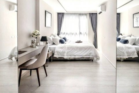 Condominio de 2 dormitorios en Khlong Toei, Bangkok, Tailandia № 125865 - foto 4