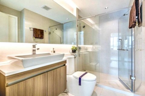 Condominio de 2 dormitorios en Khlong Toei, Bangkok, Tailandia № 125865 - foto 5