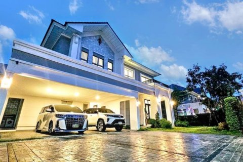 Haus in Bangkok, Thailand 4 Schlafzimmer № 125864