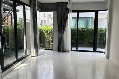 Casa de 4 dormitorios en Prawet, Bangkok, Tailandia № 125869 - foto 2