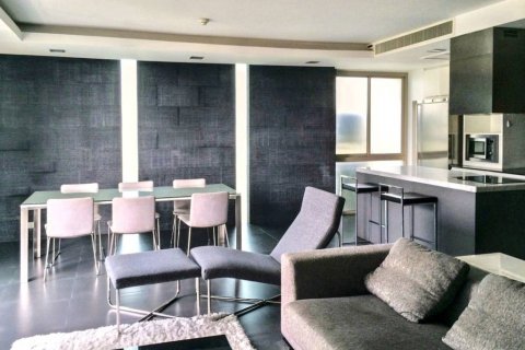 Condominio de 1 dormitorio en Khlong Toei, Bangkok, Tailandia № 119760 - foto 2