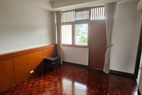 คอนโดมิเนียมในสาทร, กรุงเทพฯ, ประเทศไทย, 4 ห้องนอน № 123658 - รูปถ่าย 3