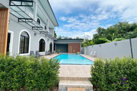 Casa de 4 dormitorios en San Sai, Tailandia № 132381 - foto 2