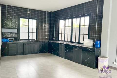 Casa de 4 dormitorios en San Sai, Tailandia № 132381 - foto 11