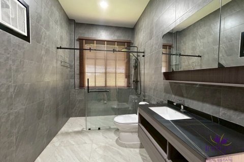 Casa de 4 dormitorios en San Sai, Tailandia № 132381 - foto 28