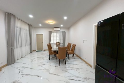 Casa de 4 dormitorios en San Sai, Tailandia № 132381 - foto 9