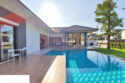 Casa de 4 dormitorios en Hua Hin, Tailandia № 125199 - foto 2