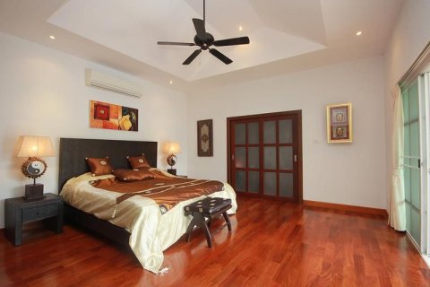 Casa de 4 dormitorios en Hua Hin, Tailandia № 125196 - foto 12
