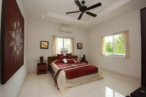 Casa de 4 dormitorios en Hua Hin, Tailandia № 125196 - foto 9