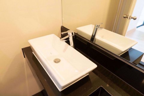 Condominio de 1 dormitorio en Sathon, Bangkok, Tailandia № 76788 - foto 5