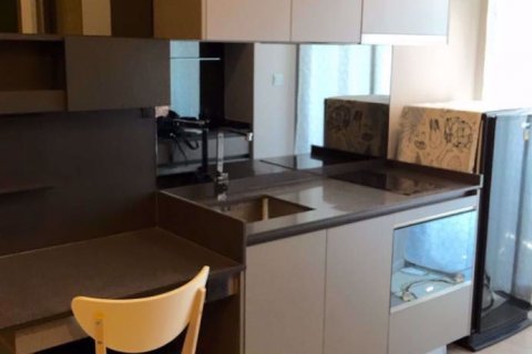 Condominio de 1 dormitorio en Khlong Toei, Bangkok, Tailandia № 76785 - foto 4