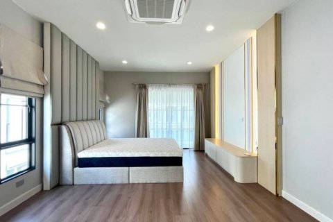 Casa de 4 dormitorios en Bangkok, Tailandia № 101930 - foto 11
