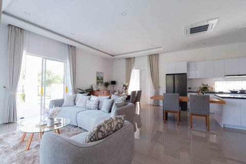 Chalet de 3 dormitorios en Hua Hin, Tailandia № 120589 - foto 8
