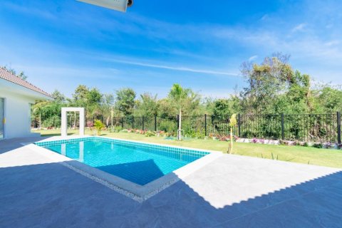 Chalet de 3 dormitorios en Hua Hin, Tailandia № 120589 - foto 2