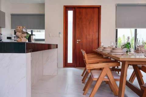 Chalet de 4 dormitorios en Phuket, Tailandia № 125918 - foto 9