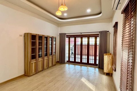 Casa de 4 dormitorios en Pattaya, Tailandia № 120971 - foto 8