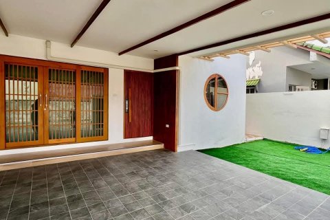 Casa de 4 dormitorios en Pattaya, Tailandia № 120971 - foto 18