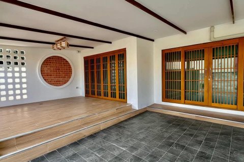 Casa de 4 dormitorios en Pattaya, Tailandia № 120971 - foto 17