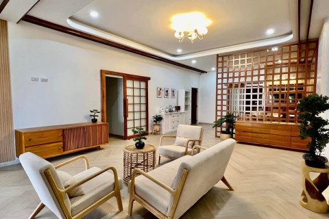 Casa de 4 dormitorios en Pattaya, Tailandia № 120971