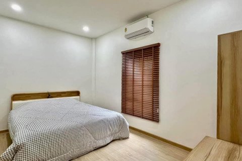Casa de 4 dormitorios en Pattaya, Tailandia № 120971 - foto 11