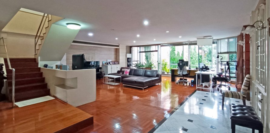 Penthouse in Khlong Toei, Bangkok, Thailand 4 bedrooms № 79321