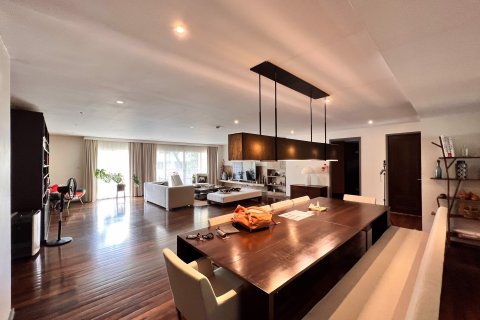 Condominio de 4 dormitorios en Khlong Toei, Bangkok, Tailandia № 79326 - foto 4